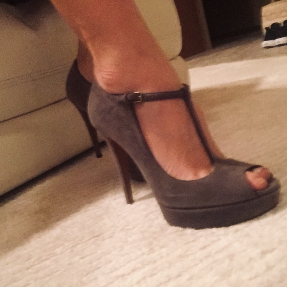 Gucci Gray Suede T-Strap Peep-Toe High Heels - Picture 8 of 8